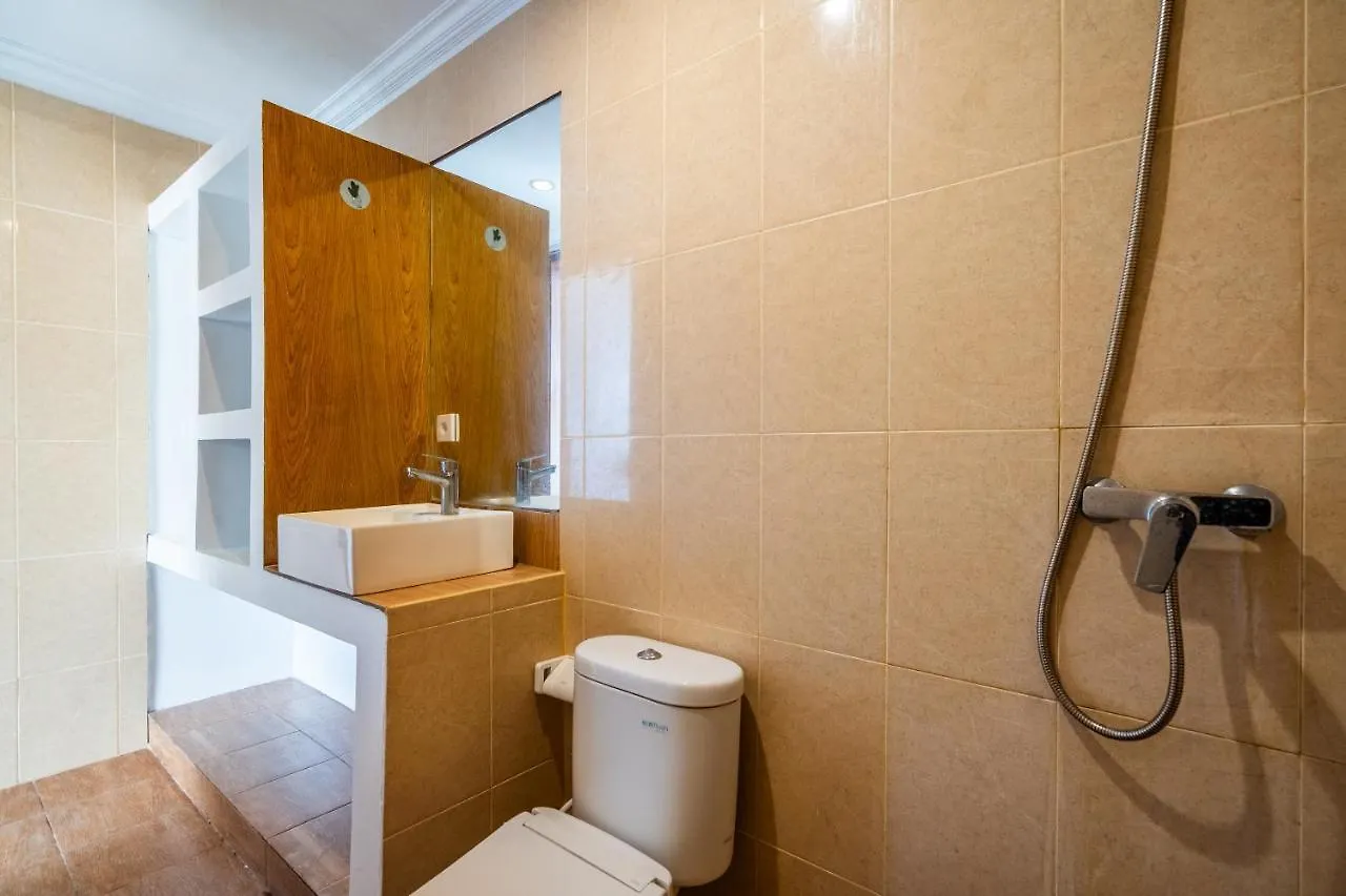 Lumturi House - Centrally Located Seminyak  Guest house