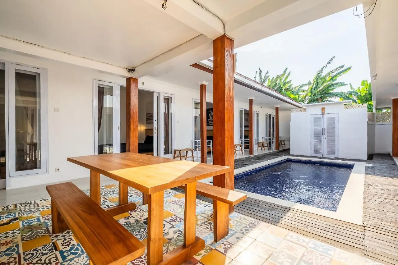 Lumturi House - Centrally Located Seminyak  Guest house